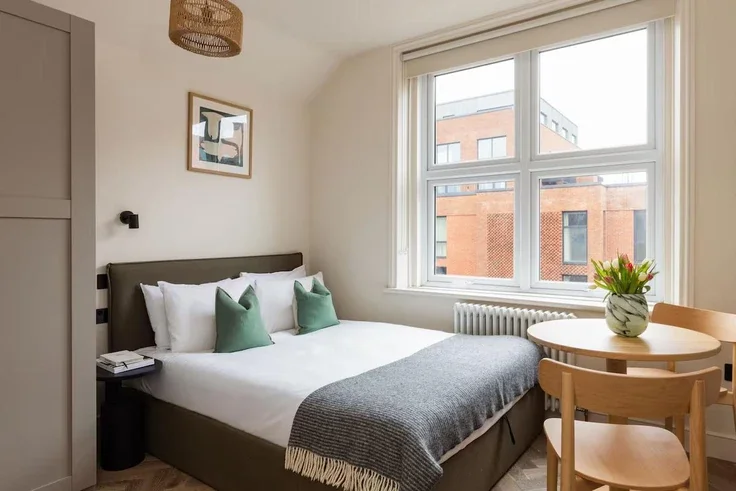 Flat Lymington Road in Greater London