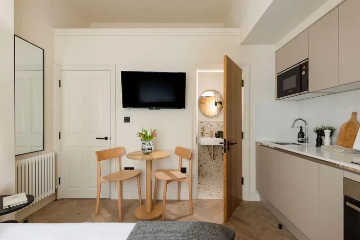 Flat Lymington Road in Greater London