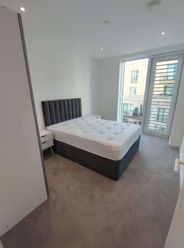 Flat Cavell Street in Greater London