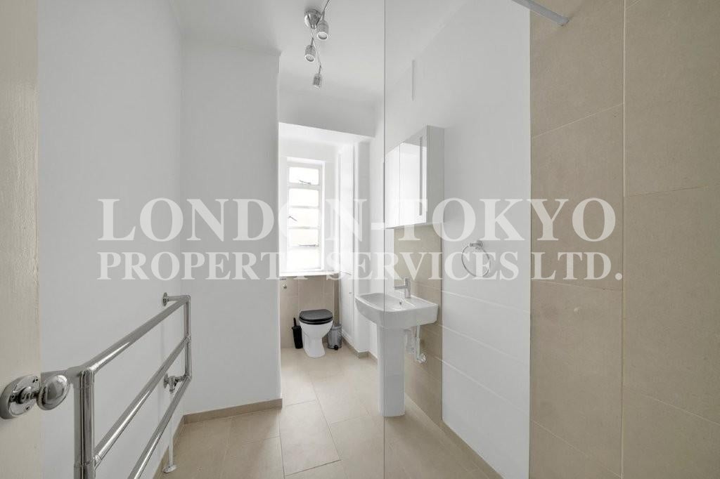 Flat Sloane Avenue in Greater London