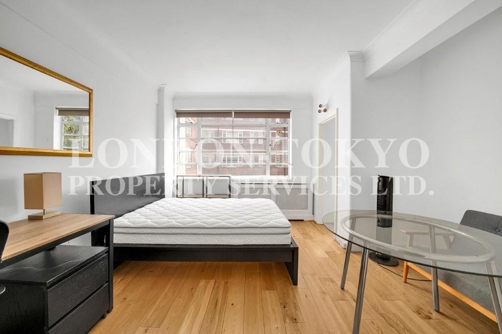Flat Sloane Avenue in Greater London