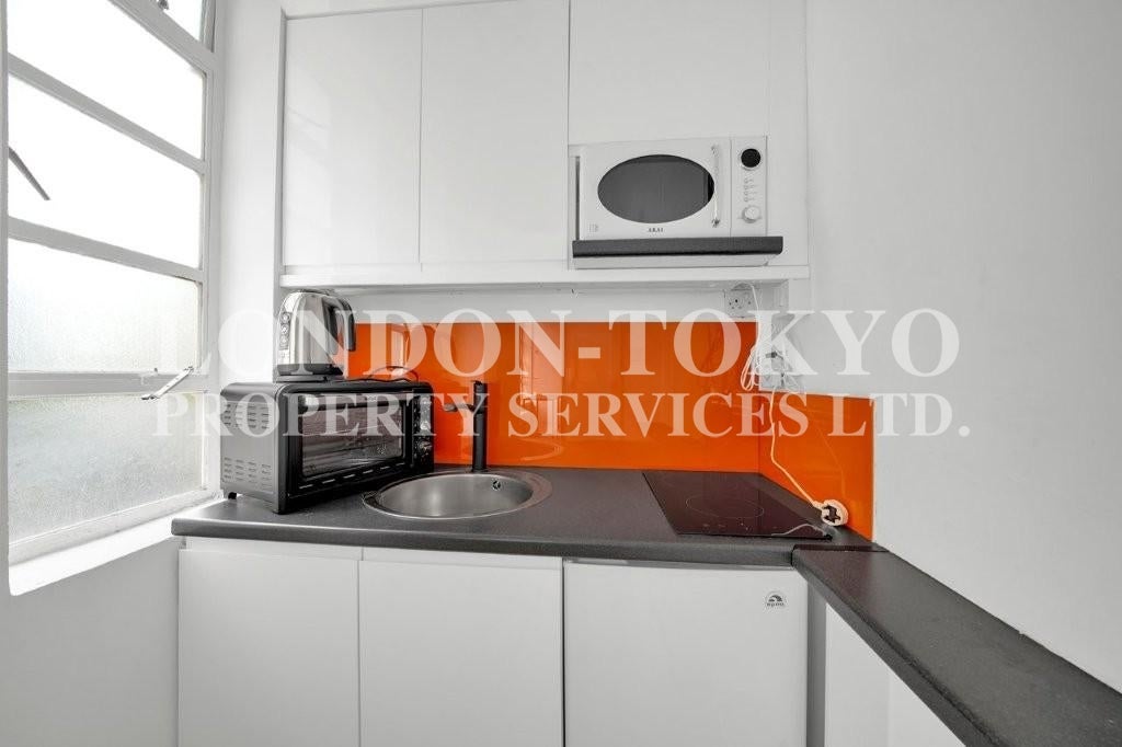 Flat Sloane Avenue in Greater London