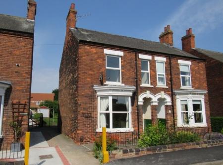 Flat West End Road in Habrough