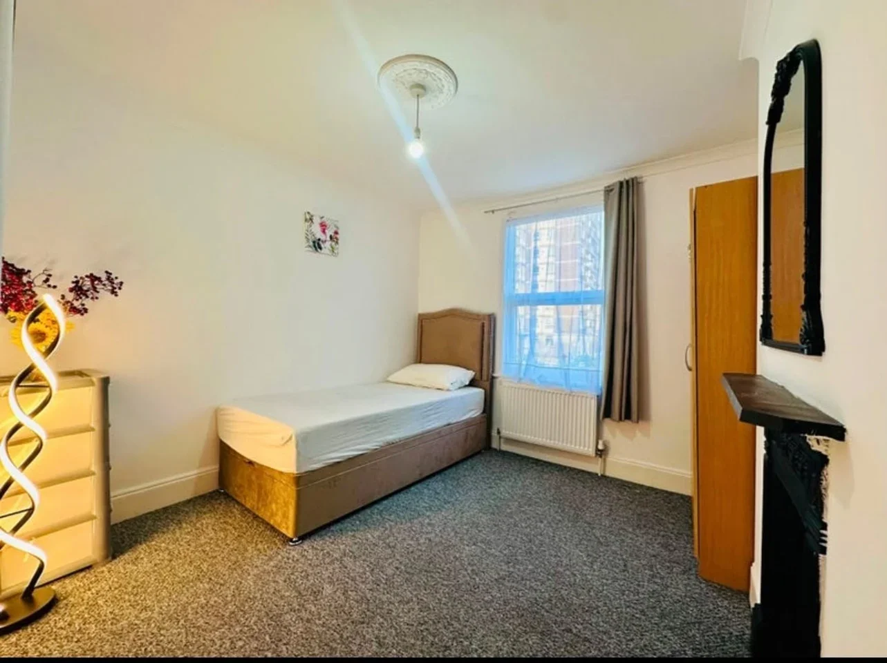 Room Cotford Road in Greater London