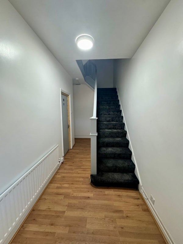 Room Wingrove Road in Newcastle upon Tyne