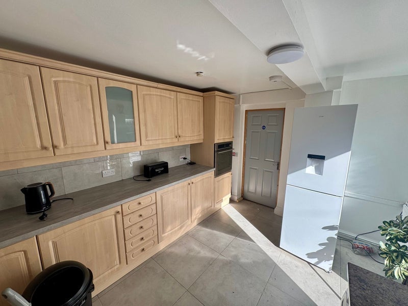 Room Wingrove Road in Newcastle upon Tyne