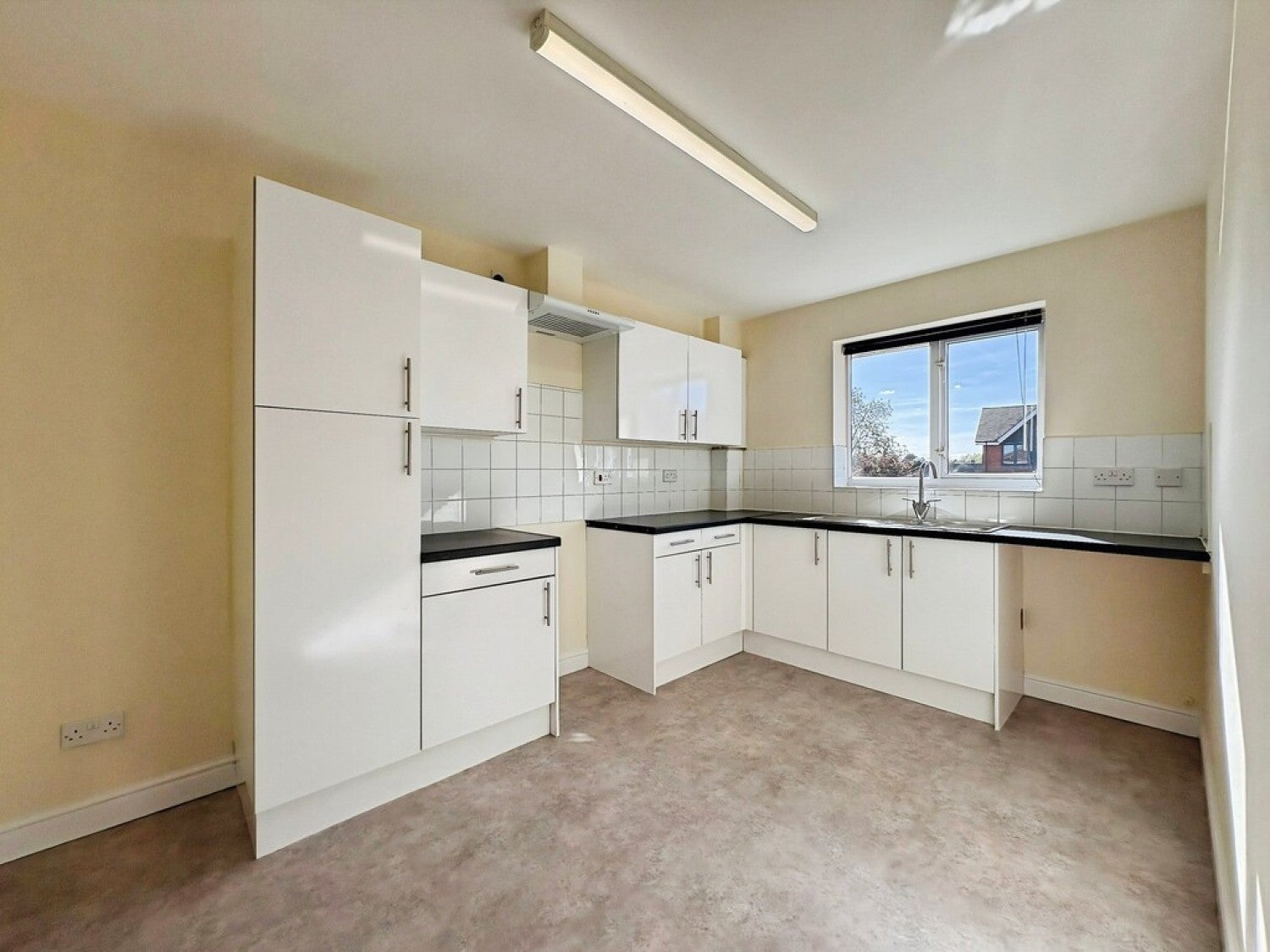 Flat Bushy Close in Nottingham