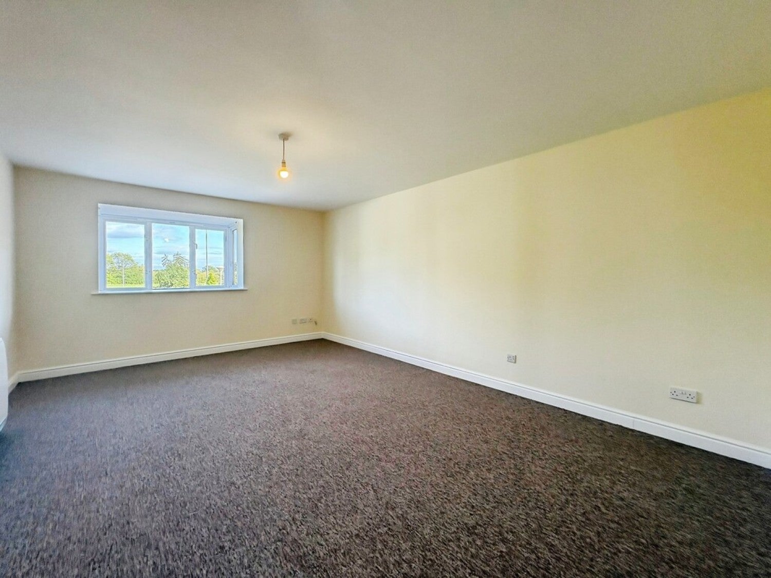 Flat Bushy Close in Nottingham