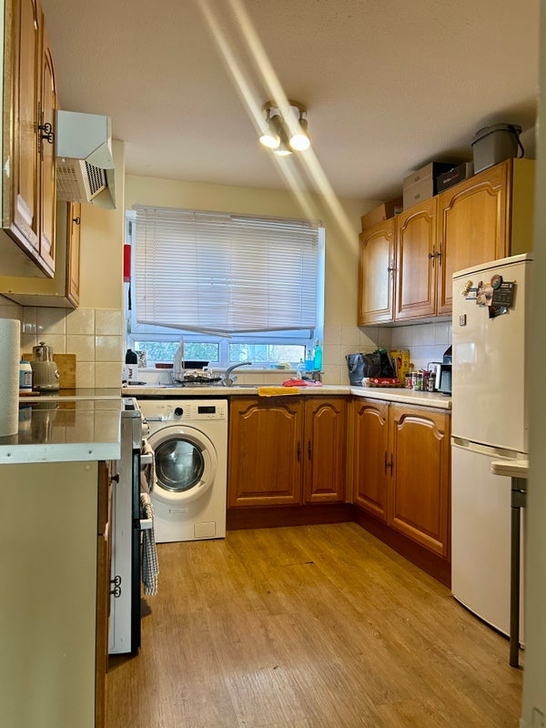 Room Salisbury Close in Greater London