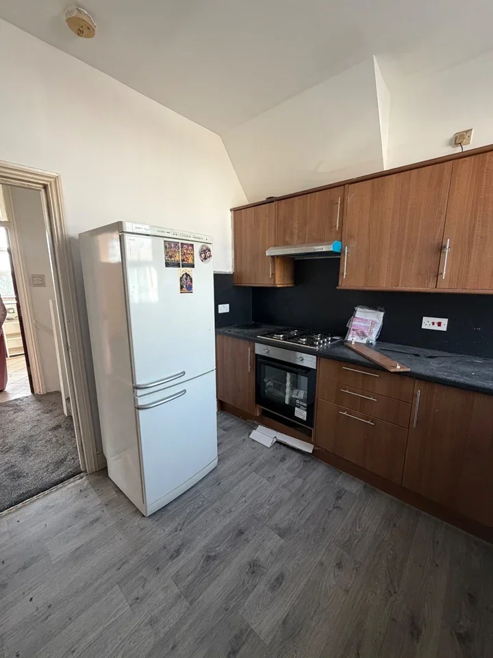 Flat Meath Road in Greater London
