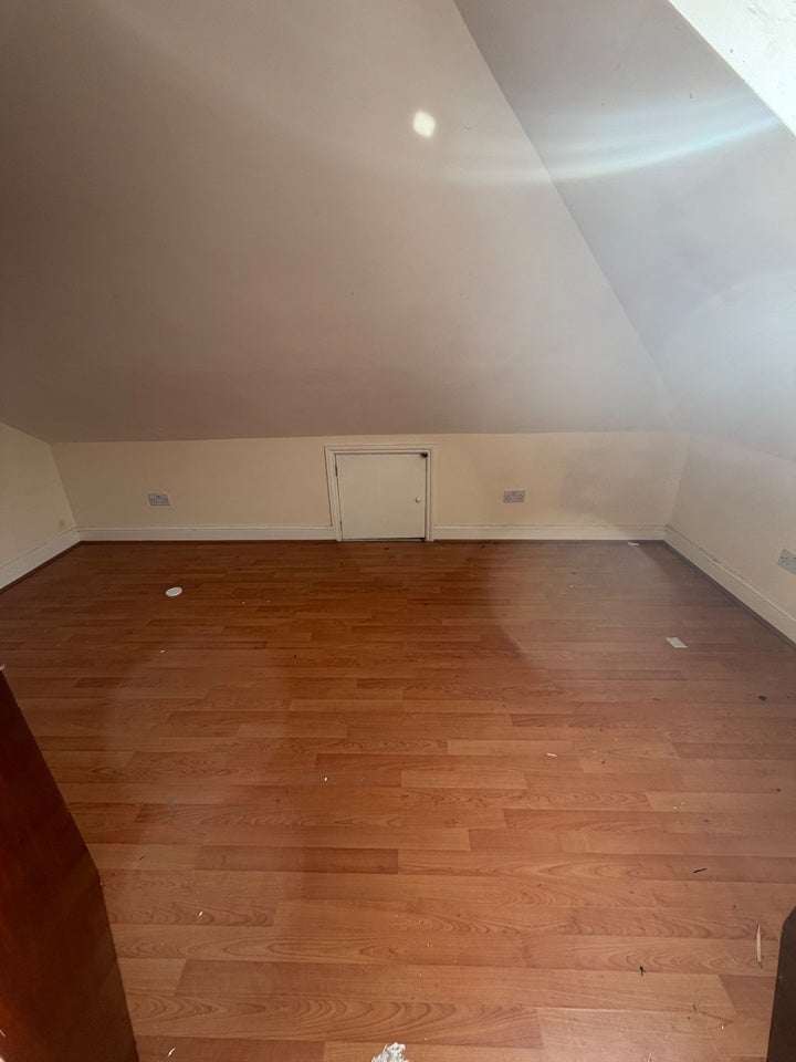 Flat Meath Road in Greater London
