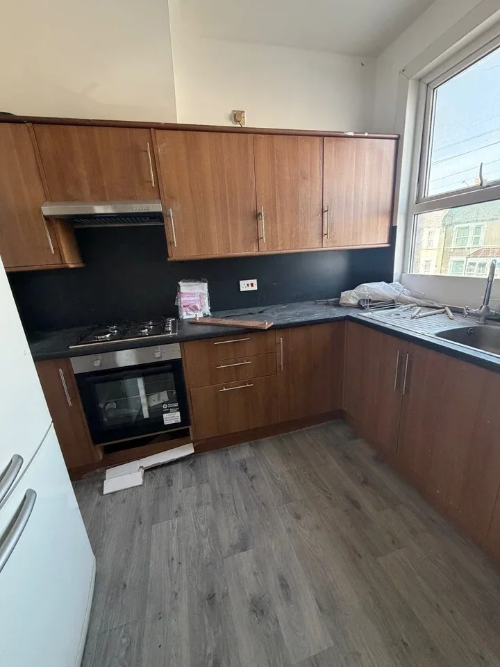 Flat Meath Road in Greater London