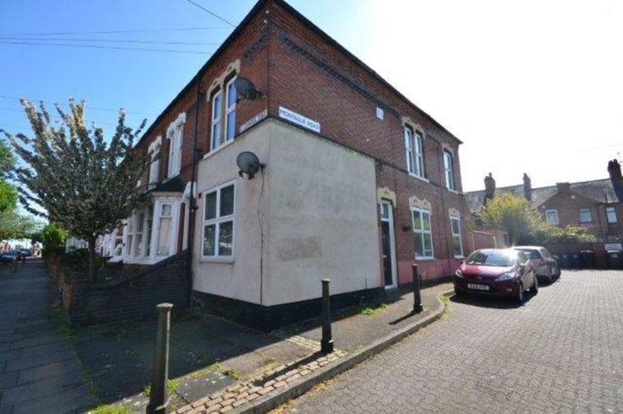 Flat Montague Road in Leicester
