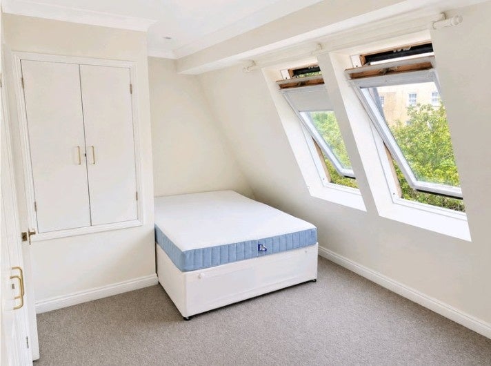 Room Baytree Mews in London