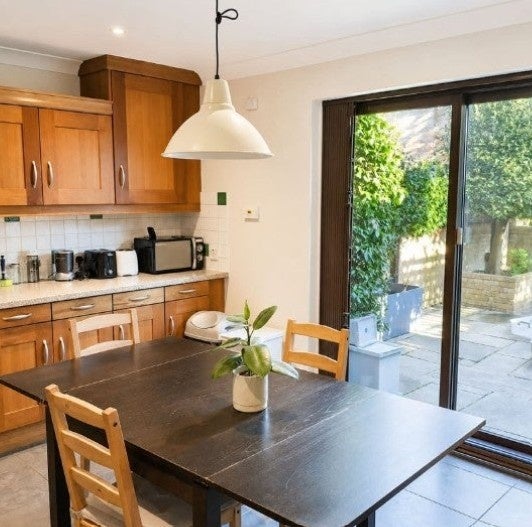 Room Baytree Mews in London