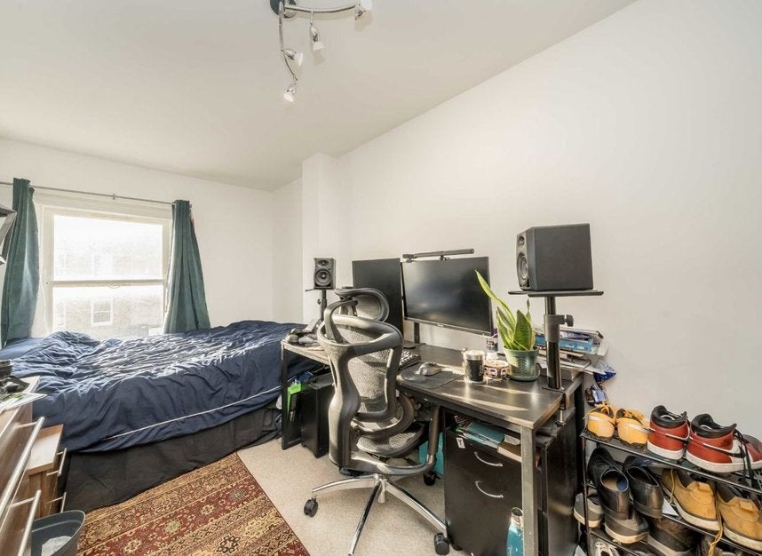 Flat Chapel Market in Greater London