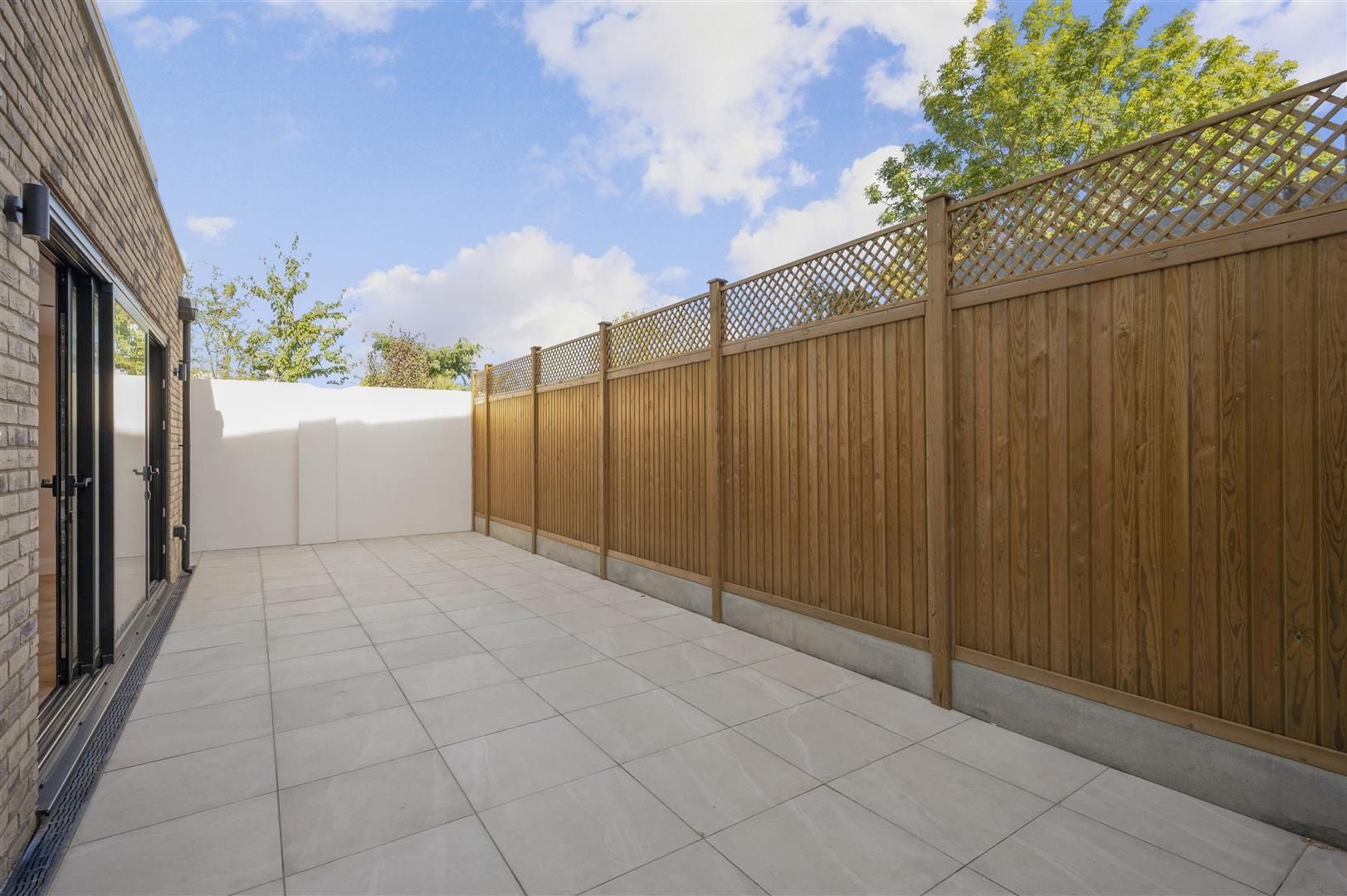 Flat Hazelwood Avenue in Greater London