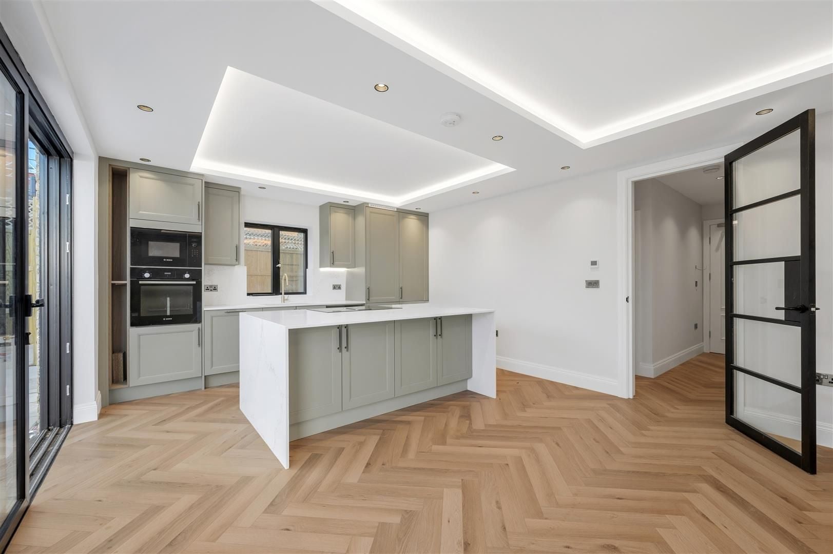 Flat Hazelwood Avenue in Greater London