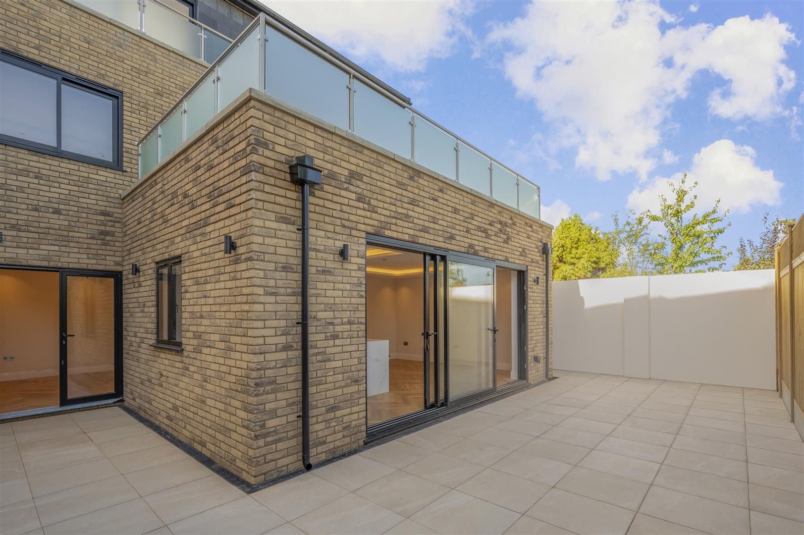 Flat Hazelwood Avenue in Greater London