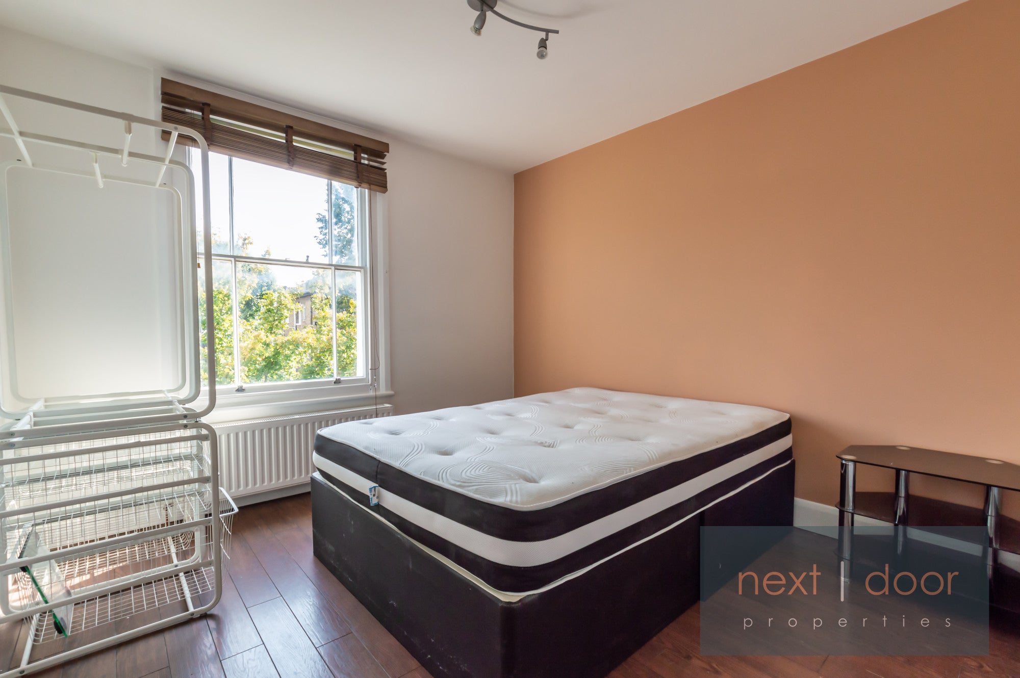 Flat Manor Avenue in London