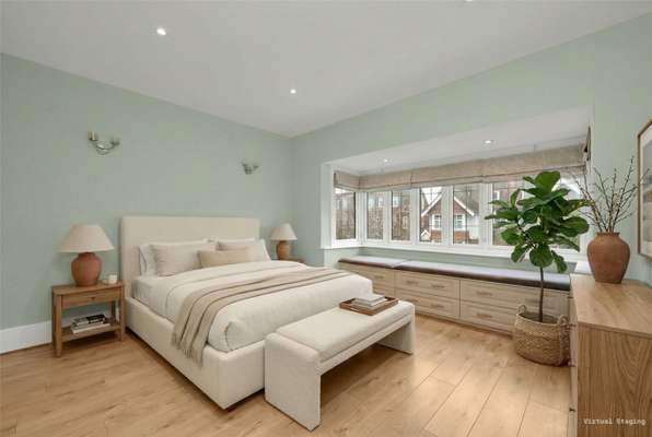 House Cranes Drive in Greater London