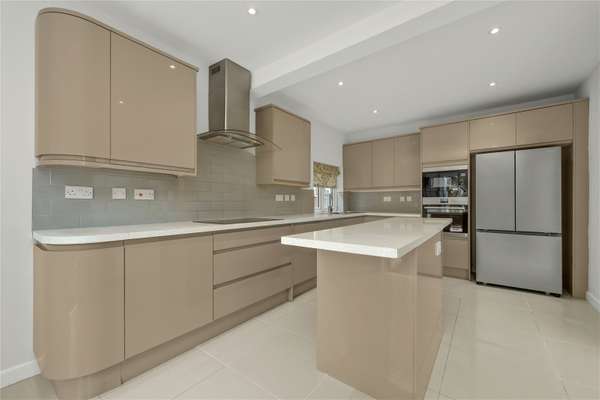 House Cranes Drive in Greater London