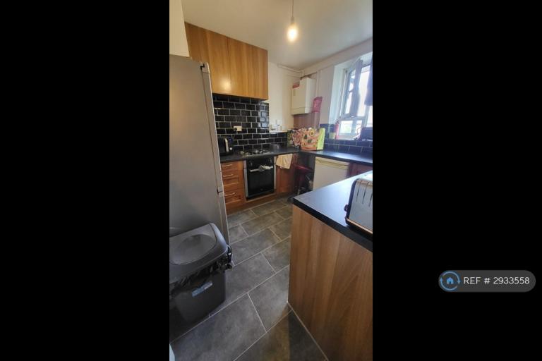 Room Powis Road in Greater London