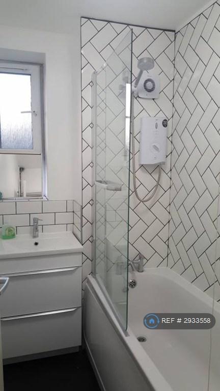 Room Powis Road in Greater London