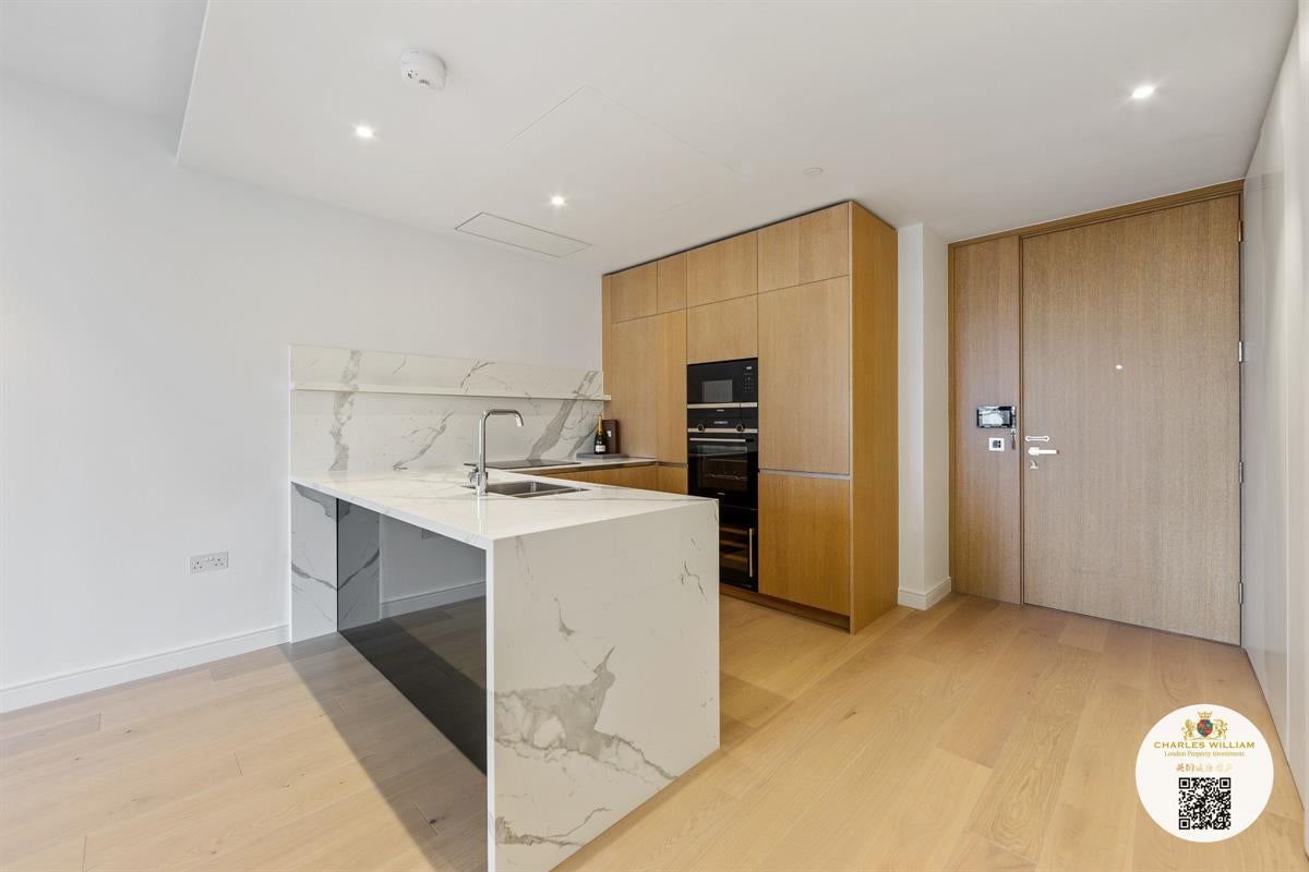 Flat Burdett Road in Greater London