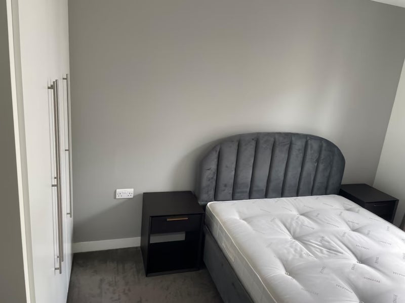 Room Cheering Lane in Greater London