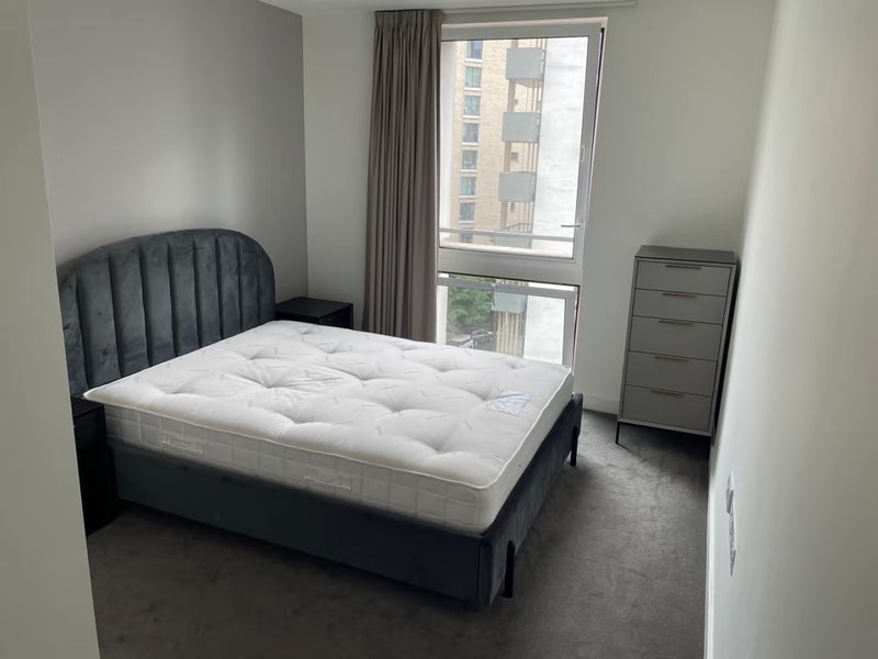Room Cheering Lane in Greater London