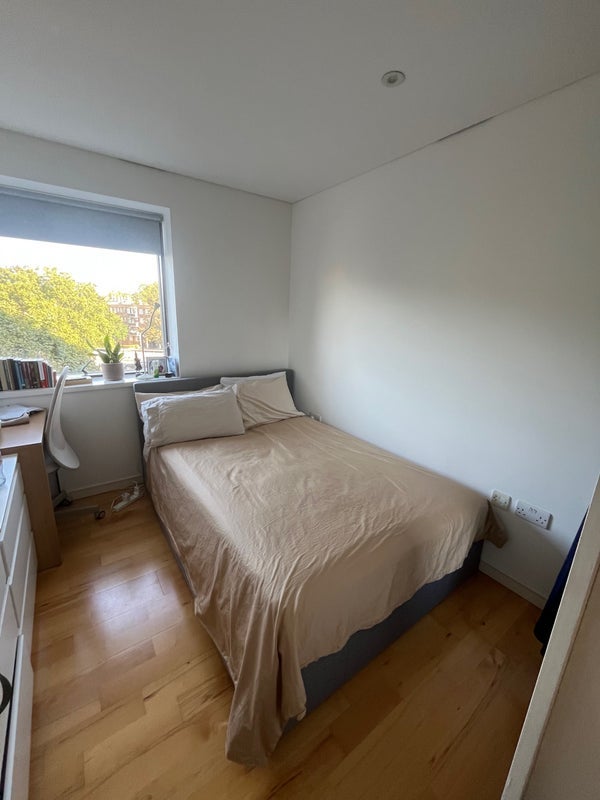 Room Hermitage Street in City of Westminster