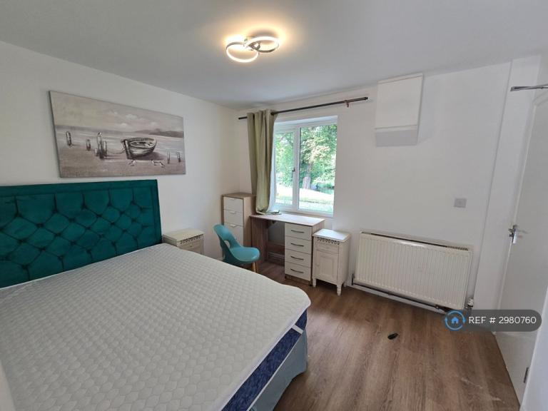 Flat Leahurst Crescent in Birmingham