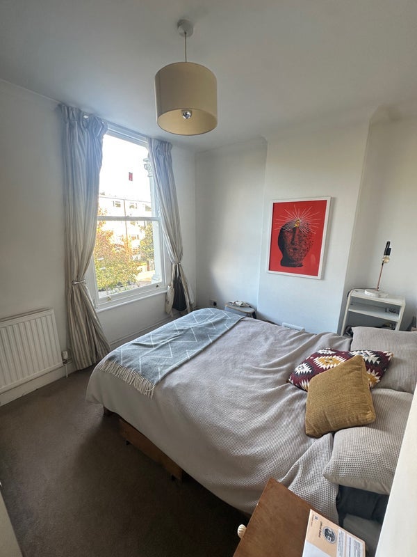 Room Queen's Drive in Greater London