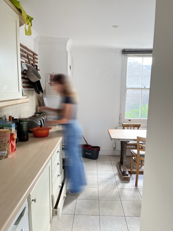 Room Queen's Drive in Greater London