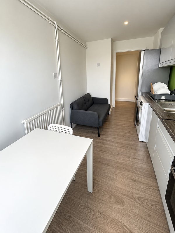Room Trinity Way in Greater London
