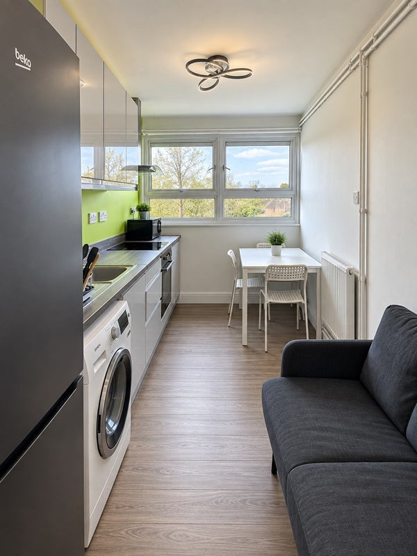 Room Trinity Way in Greater London