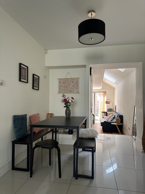 Room Dundas Road in Greater London