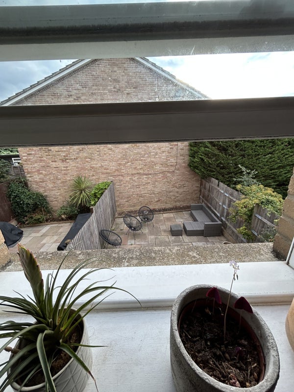 Room Dundas Road in Greater London
