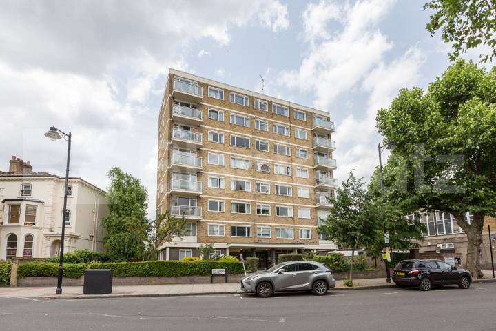 Flat Park Road in Greater London