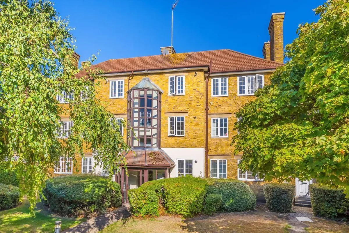 Flat Frogmore in Greater London