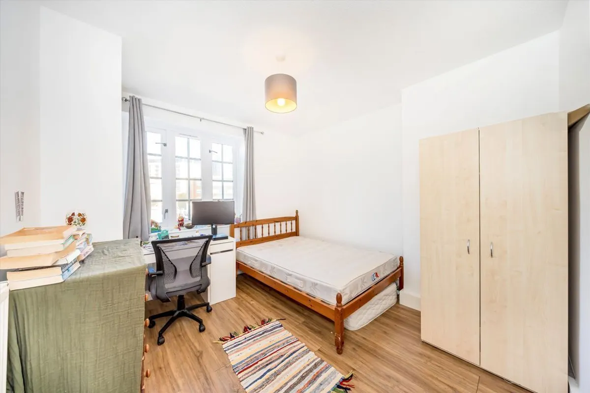 Flat Frogmore in Greater London