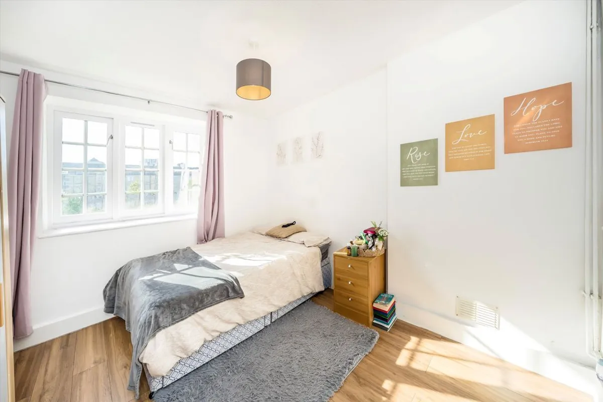 Flat Frogmore in Greater London