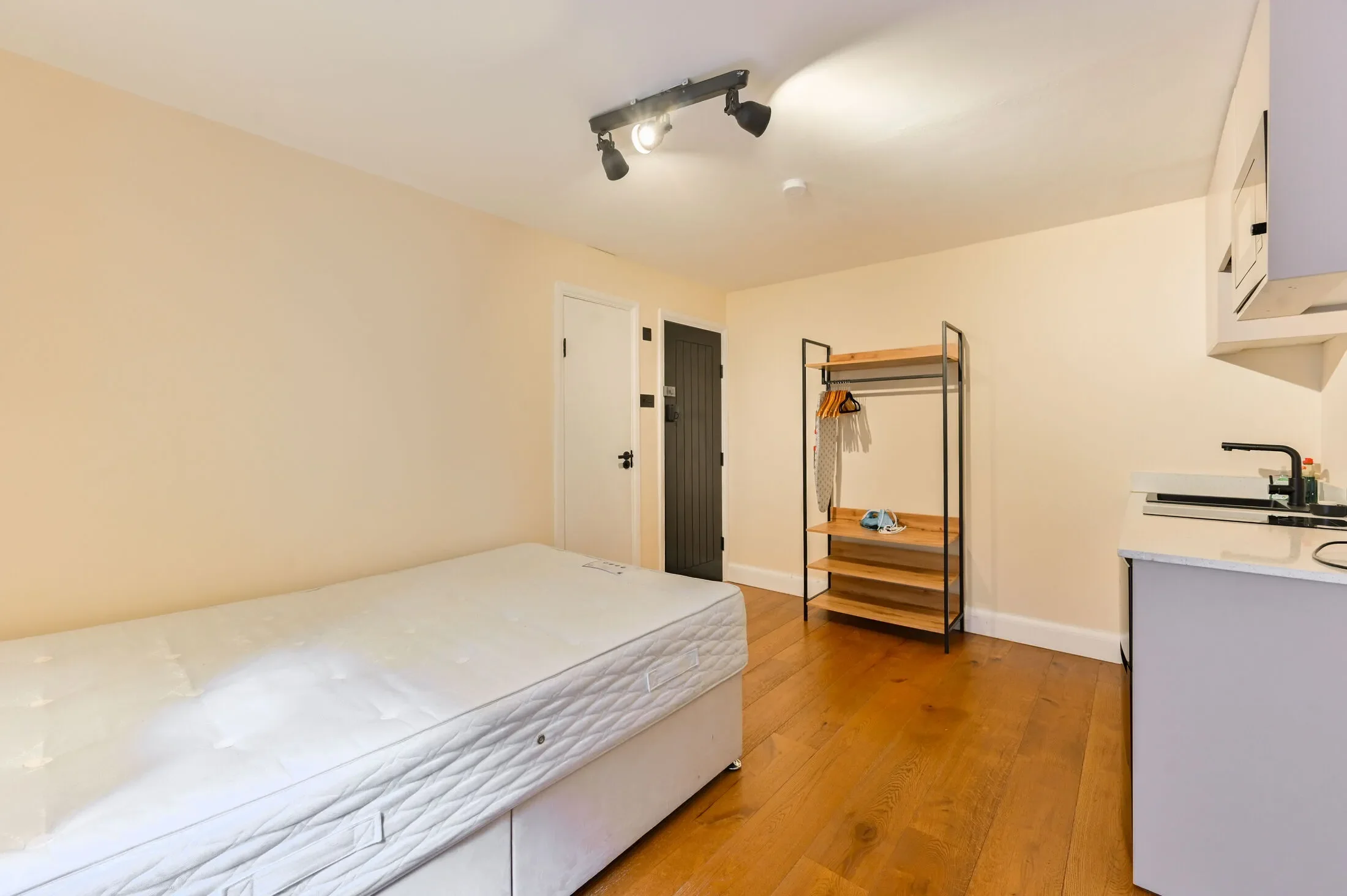 Flat Fairholme Road in Greater London