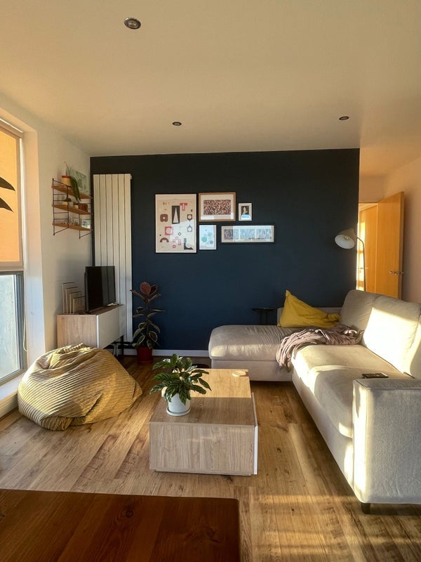 Room Pollokshaws Road in Glasgow