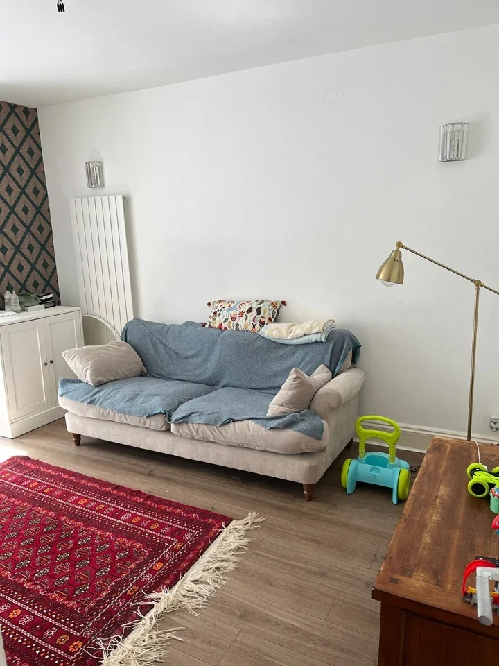 Room Wydehurst Road in Greater London