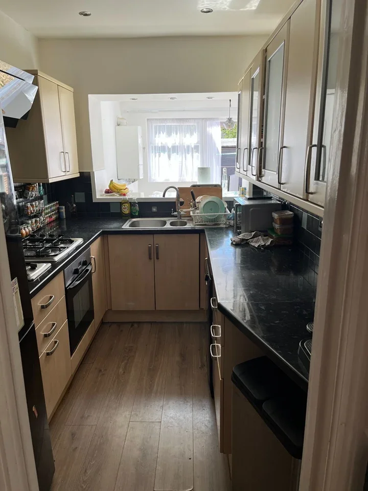 Room Wydehurst Road in Greater London