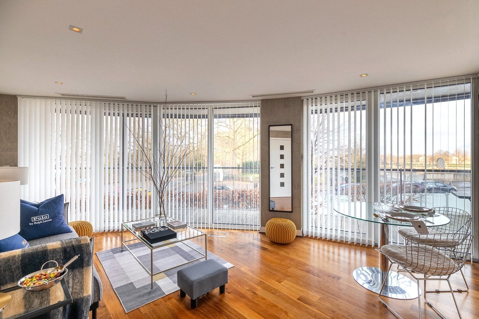 Flat Queenstown Road in Greater London