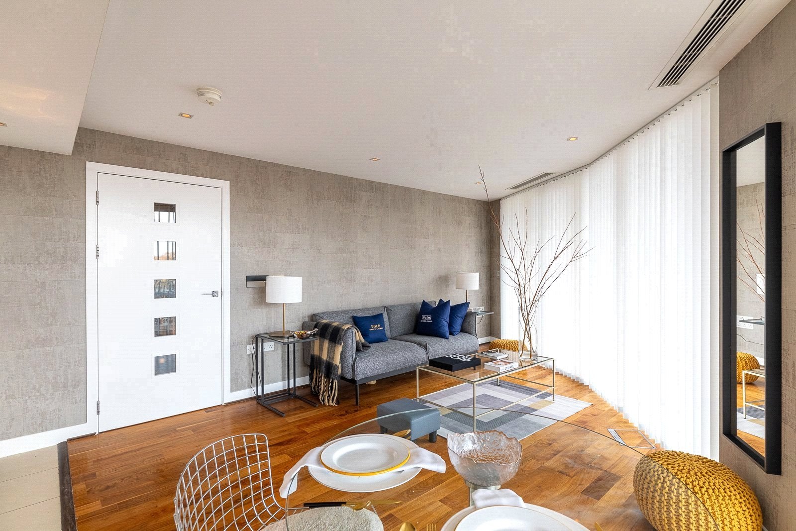 Flat Queenstown Road in Greater London