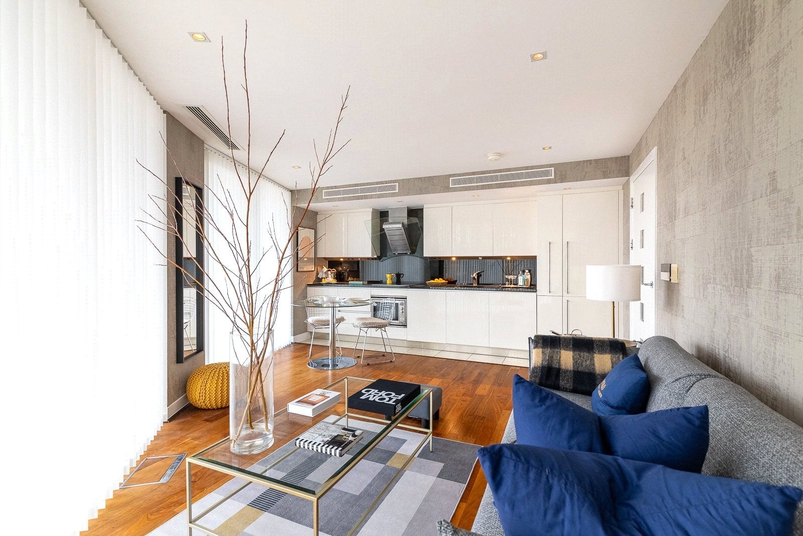 Flat Queenstown Road in Greater London